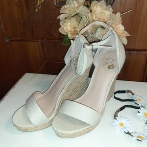 8.5 Colin Stuart Beige Espadrille Wedges